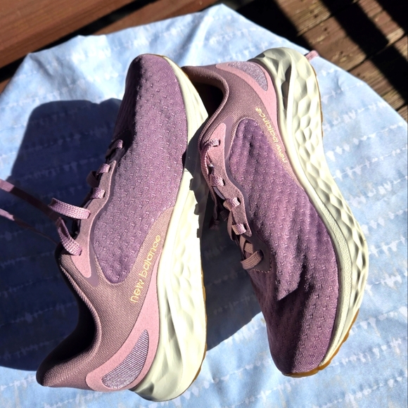 New Balance Women's Mauve Athletic Shoes **missing insoles** - Picture 3 of 6